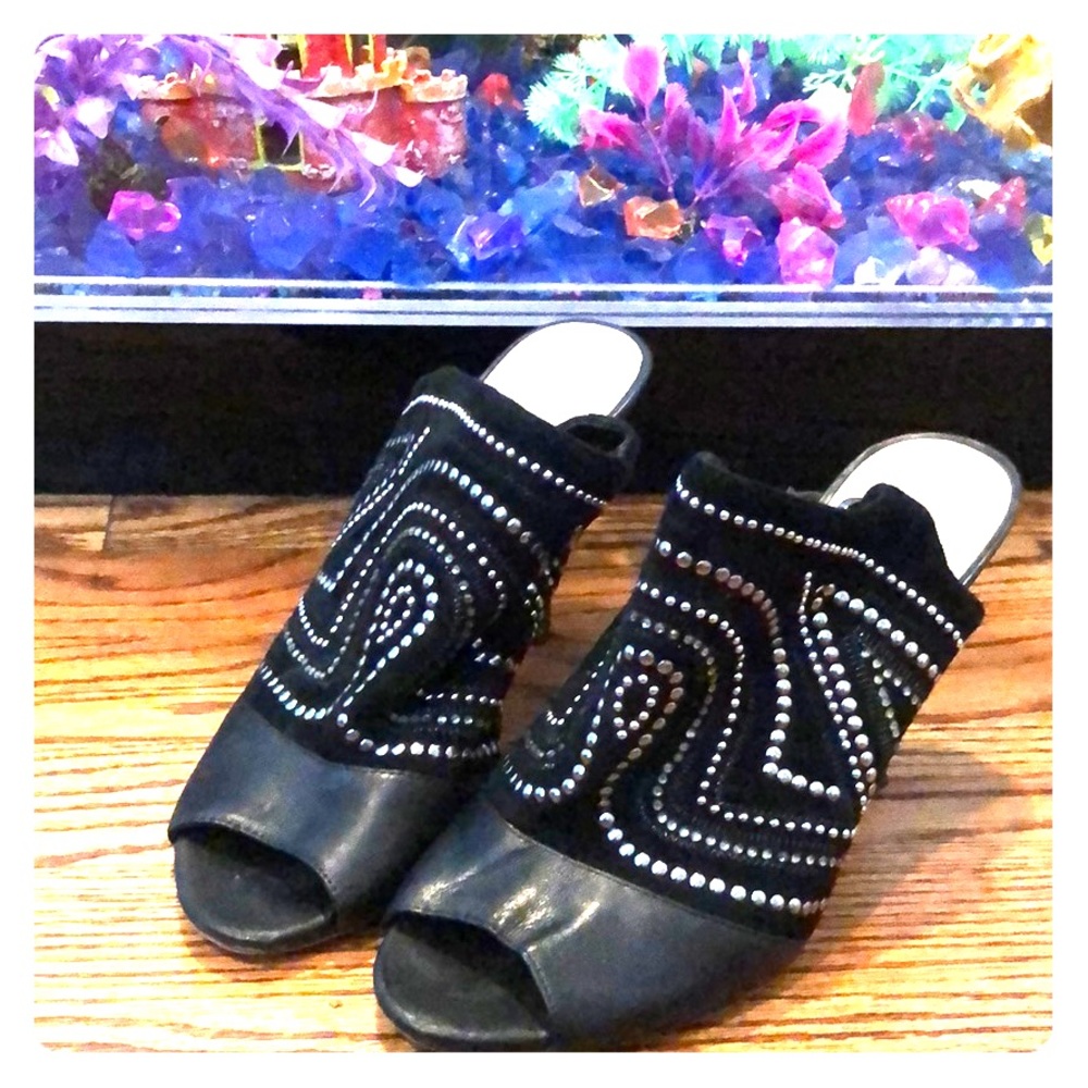 Slingback peep toe leather pump